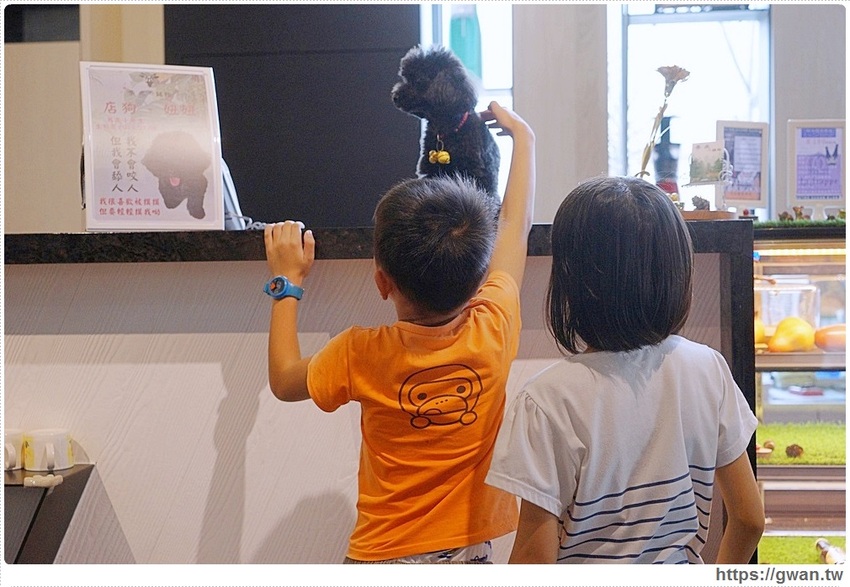 台中首創薑母鴨搬進火鍋店，還可以玩扭蛋！！