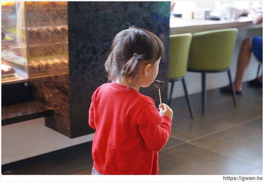 台中首創薑母鴨搬進火鍋店，還可以玩扭蛋！！