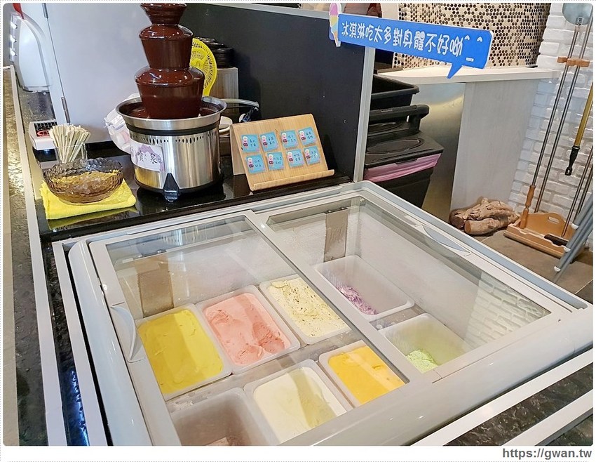 台中首創薑母鴨搬進火鍋店，還可以玩扭蛋！！