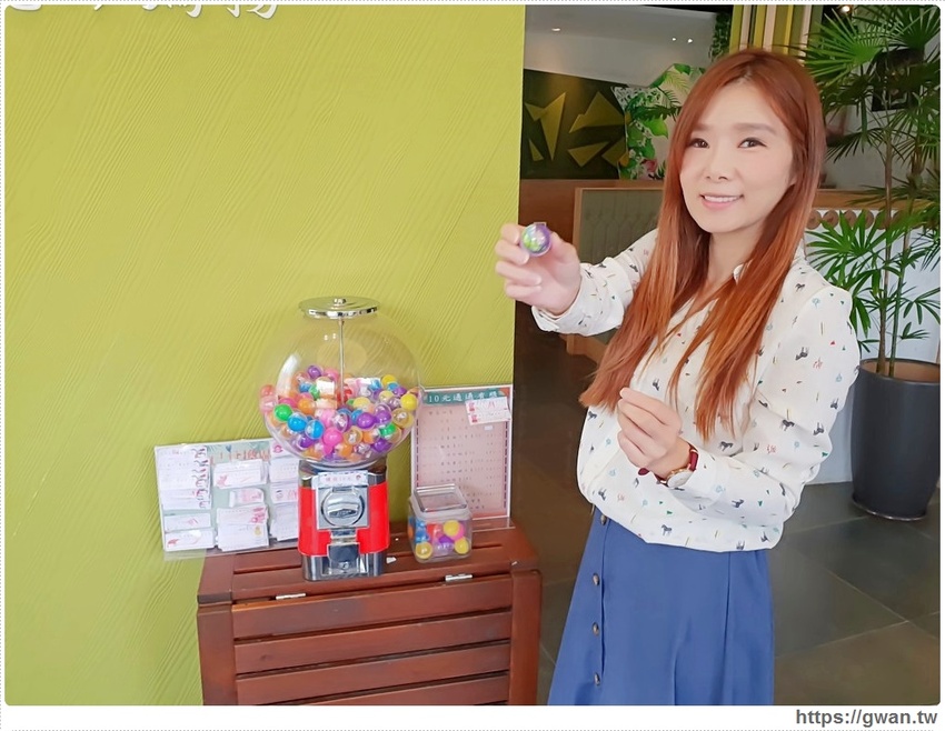 台中首創薑母鴨搬進火鍋店，還可以玩扭蛋！！