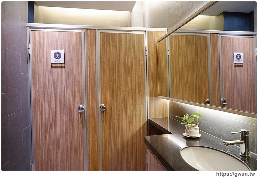 台中首創薑母鴨搬進火鍋店，還可以玩扭蛋！！