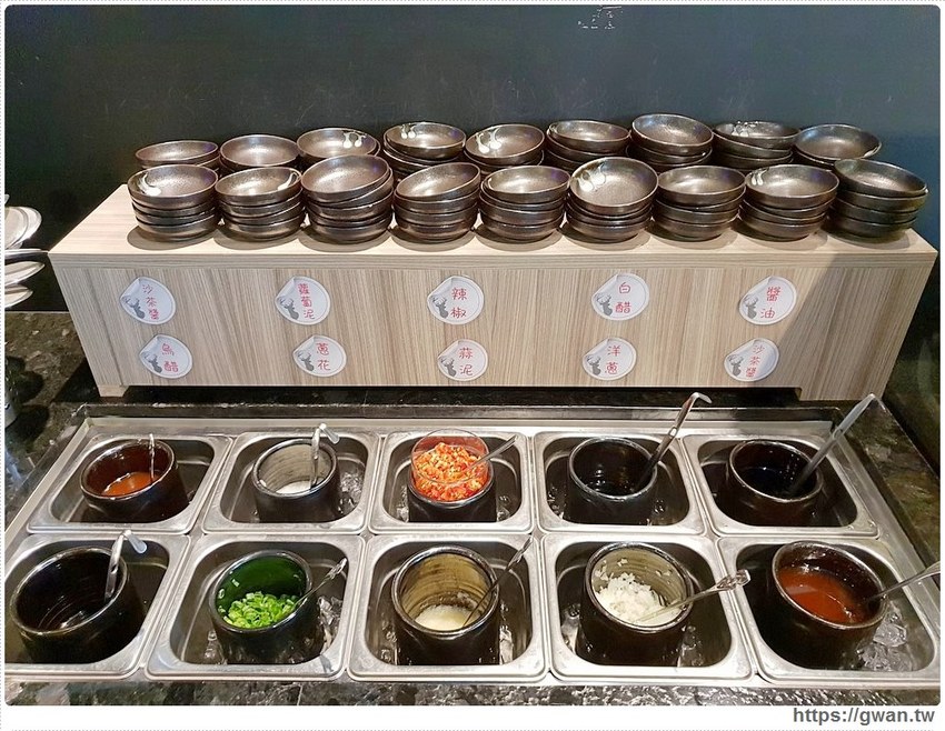 台中首創薑母鴨搬進火鍋店，還可以玩扭蛋！！