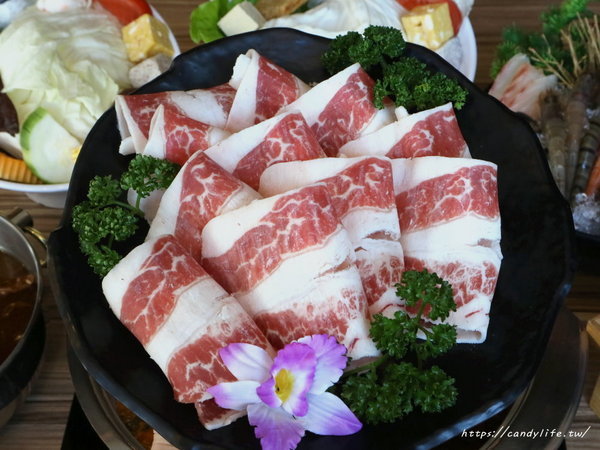 麋鹿的鍋物:台中美食│麋鹿の鍋物〃火鍋店也吃的到薑母鴨,還有明治冰淇淋讓你吃到飽!