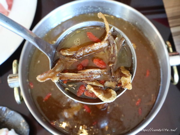 麋鹿的鍋物:台中美食│麋鹿の鍋物〃火鍋店也吃的到薑母鴨,還有明治冰淇淋讓你吃到飽!