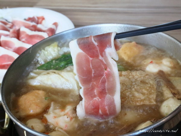 麋鹿的鍋物:台中美食│麋鹿の鍋物〃火鍋店也吃的到薑母鴨,還有明治冰淇淋讓你吃到飽!