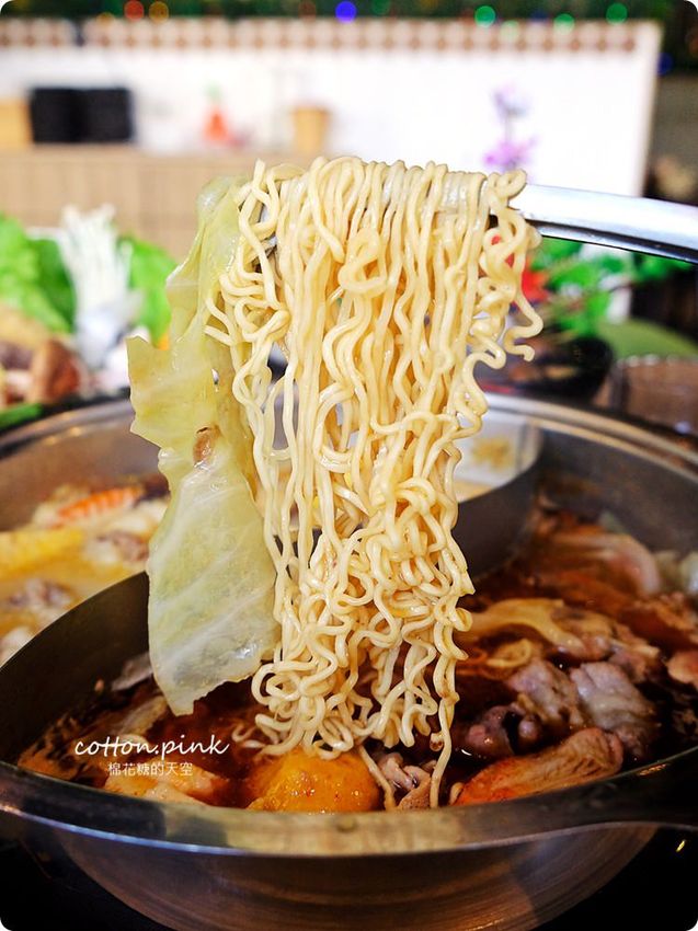 台中薑母鴨大升級-優雅版薑母鴨火鍋就在麋鹿鍋物，也能做成鴛鴦鍋喔！