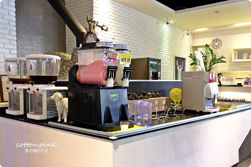 台中薑母鴨大升級-優雅版薑母鴨火鍋就在麋鹿鍋物，也能做成鴛鴦鍋喔！