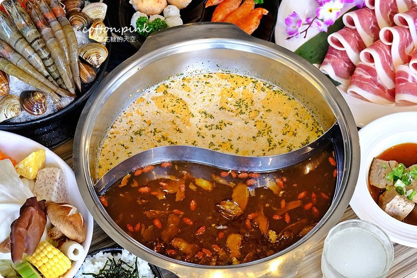 台中薑母鴨大升級-優雅版薑母鴨火鍋就在麋鹿鍋物，也能做成鴛鴦鍋喔！