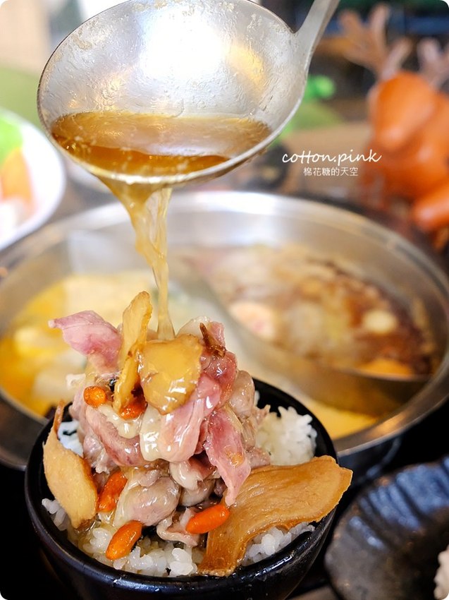 台中薑母鴨大升級-優雅版薑母鴨火鍋就在麋鹿鍋物，也能做成鴛鴦鍋喔！