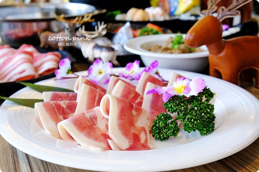 台中薑母鴨大升級-優雅版薑母鴨火鍋就在麋鹿鍋物，也能做成鴛鴦鍋喔！