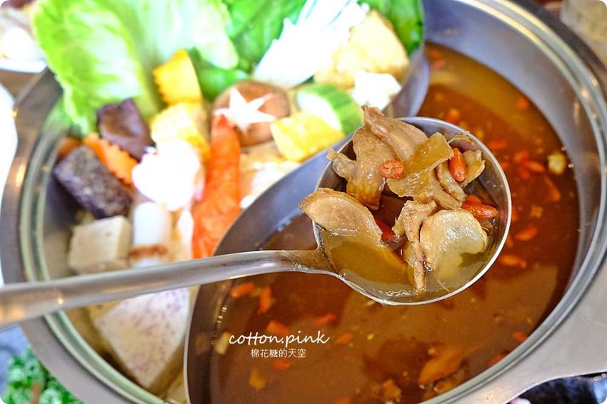 台中薑母鴨大升級-優雅版薑母鴨火鍋就在麋鹿鍋物，也能做成鴛鴦鍋喔！