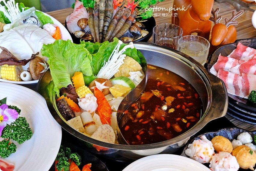 台中薑母鴨大升級-優雅版薑母鴨火鍋就在麋鹿鍋物，也能做成鴛鴦鍋喔！