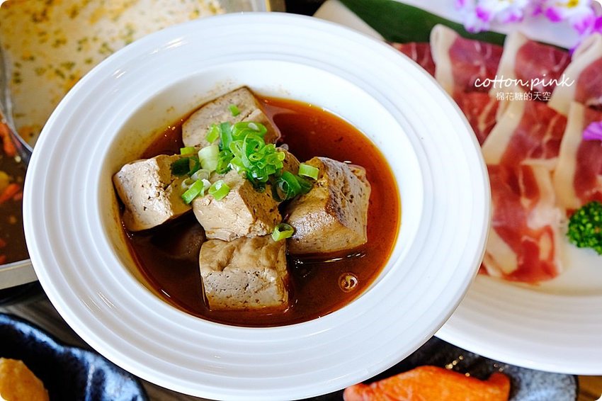 台中薑母鴨大升級-優雅版薑母鴨火鍋就在麋鹿鍋物，也能做成鴛鴦鍋喔！