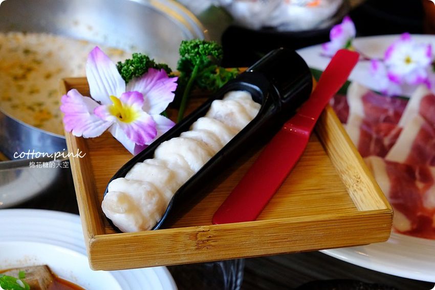 台中薑母鴨大升級-優雅版薑母鴨火鍋就在麋鹿鍋物，也能做成鴛鴦鍋喔！