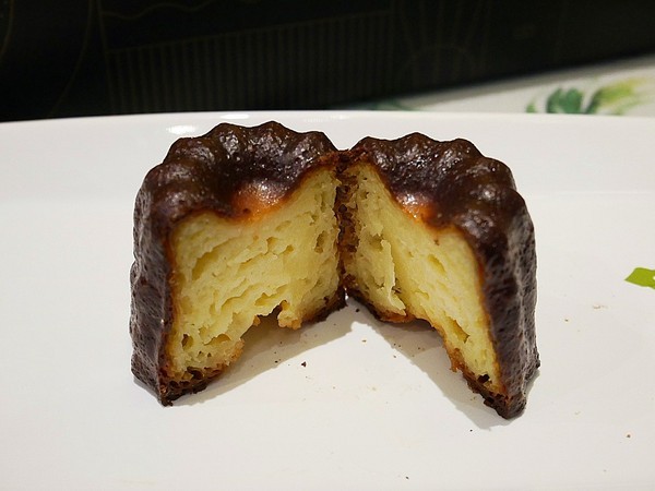 Delle bakery 德麗烘焙坊：Delle bakery 德麗烘焙坊-金典綠園道第六市場  每日現烤可麗露  高貴不貴的平價好味道  送禮自用兩相宜