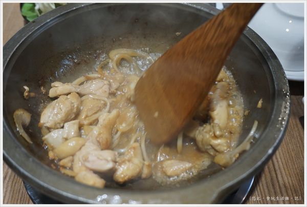 湯馥石頭火鍋-20-烏骨雞肉鍋.JPG