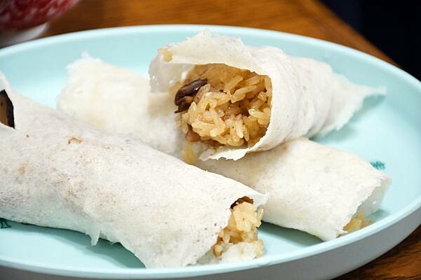 網路超高評價的彌月油飯選擇【冊子生活購】現在也有冷凍包裝啦！想吃好吃油飯隨時有，麻油雞讓上班族輕鬆上