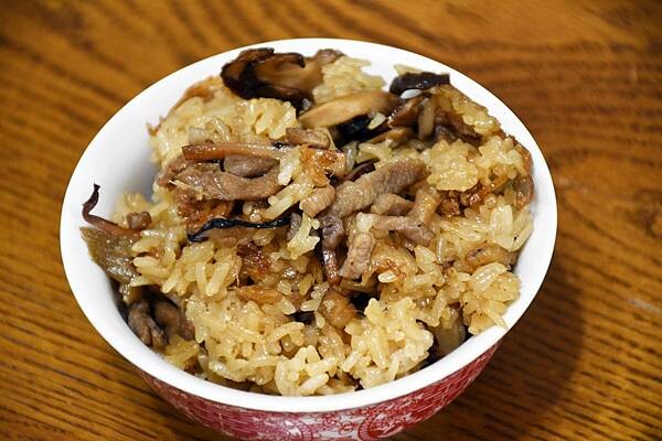 網路超高評價的彌月油飯選擇【冊子生活購】現在也有冷凍包裝啦！想吃好吃油飯隨時有，麻油雞讓上班族輕鬆上