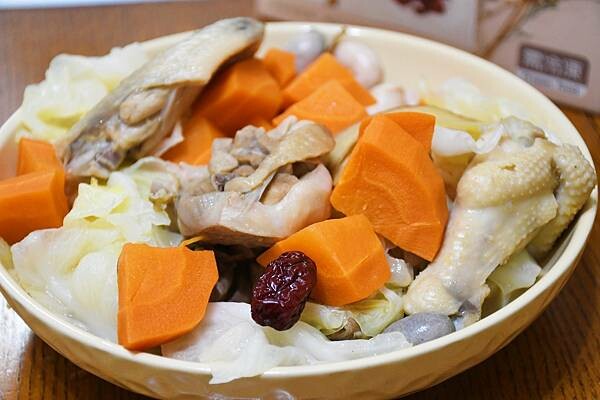 網路超高評價的彌月油飯選擇【冊子生活購】現在也有冷凍包裝啦！想吃好吃油飯隨時有，麻油雞讓上班族輕鬆上