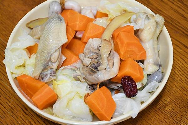 網路超高評價的彌月油飯選擇【冊子生活購】現在也有冷凍包裝啦！想吃好吃油飯隨時有，麻油雞讓上班族輕鬆上