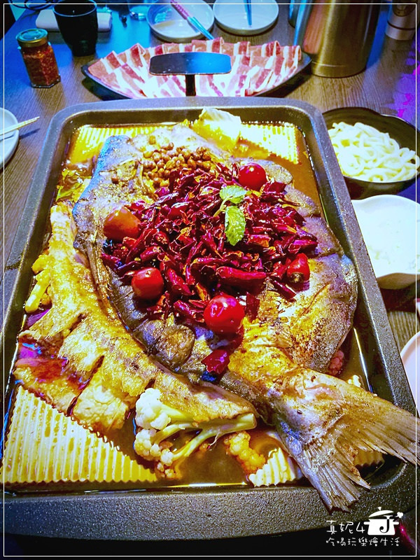 新店中正路美食 水貨烤魚火鍋