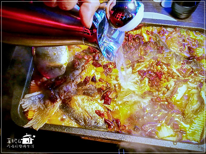 新店中正路美食 水貨烤魚火鍋