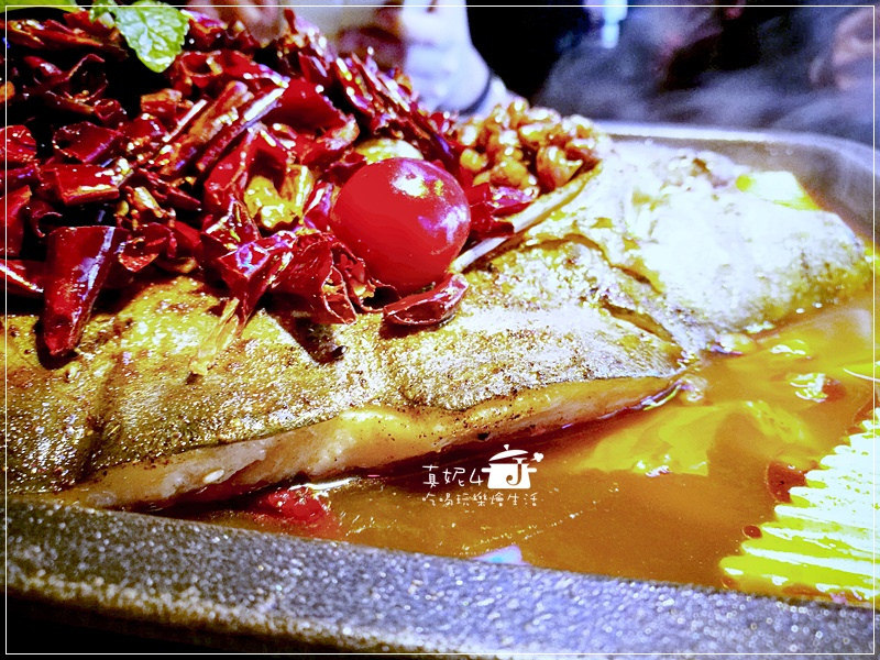 新店中正路美食 水貨烤魚火鍋