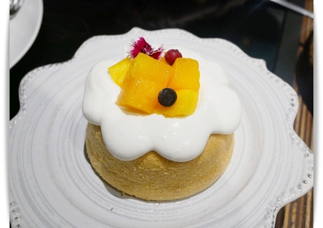 好氣氛「小島公寓/小島茶酒」小酒館裡的午茶時間。