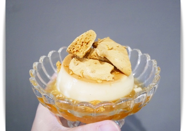 好氣氛「小島公寓/小島茶酒」小酒館裡的午茶時間。