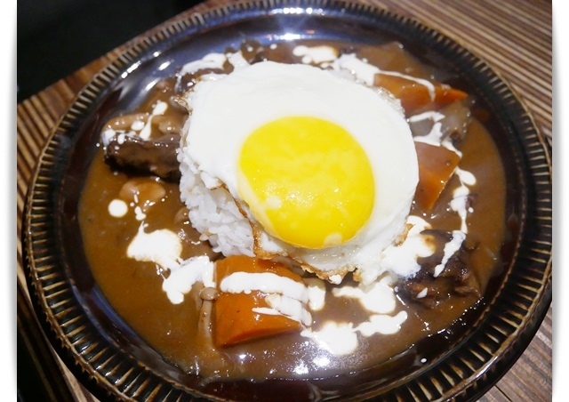 好氣氛「小島公寓/小島茶酒」小酒館裡的午茶時間。