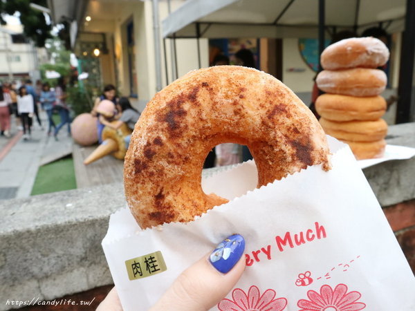 海嘯吧!小米甜甜圈:台中美食│海嘯吧!小米甜甜圈〃一中街也吃的到超夯的小米甜甜圈囉!