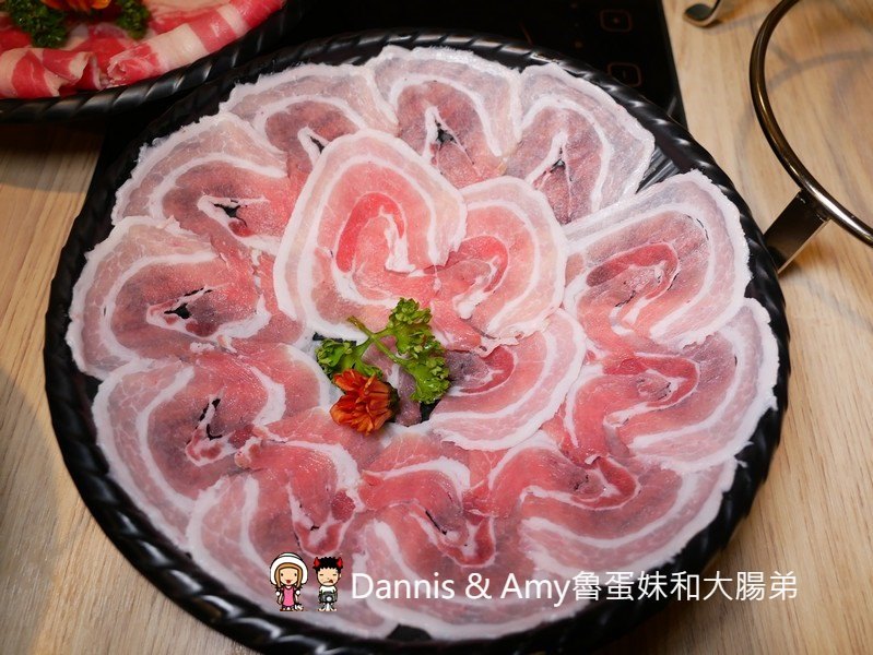 《新竹文青風火鍋》巨城附近湯作鍋物。自家熬煮湯頭,嚴選肉品,特色沾醬。食材用心用餐環境舒適︱三民路餐廳推薦（影片）