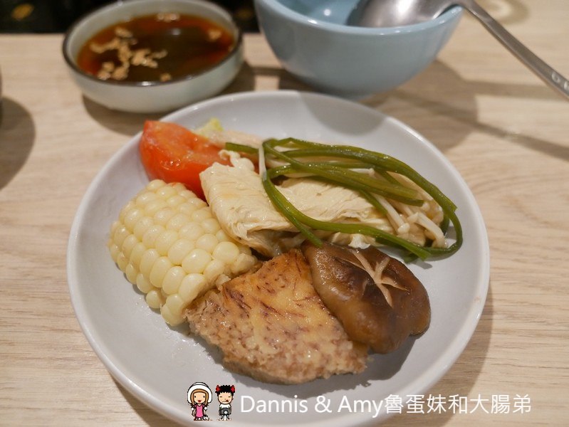 《新竹文青風火鍋》巨城附近湯作鍋物。自家熬煮湯頭,嚴選肉品,特色沾醬。食材用心用餐環境舒適︱三民路餐廳推薦（影片）