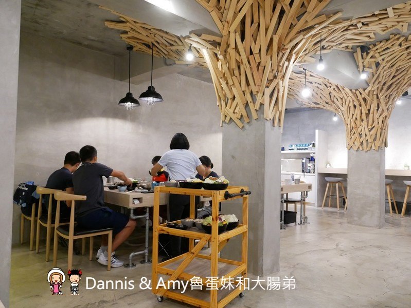 《新竹文青風火鍋》巨城附近湯作鍋物。自家熬煮湯頭,嚴選肉品,特色沾醬。食材用心用餐環境舒適︱三民路餐廳推薦（影片）