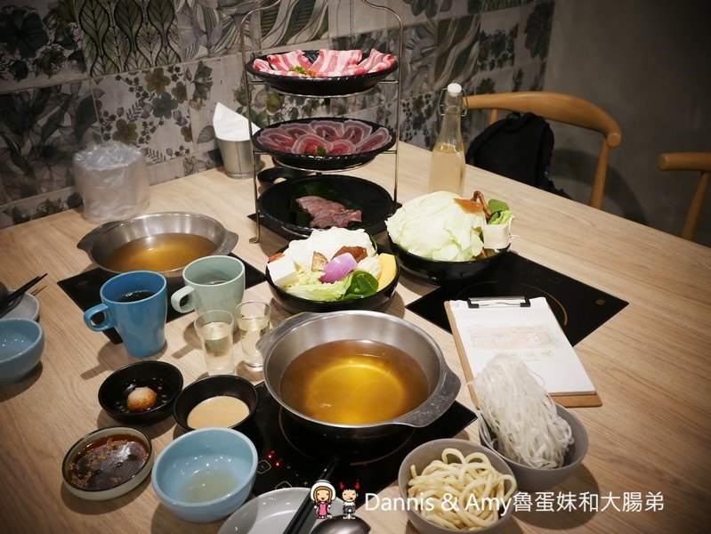 《新竹文青風火鍋》巨城附近湯作鍋物。自家熬煮湯頭,嚴選肉品,特色沾醬。食材用心用餐環境舒適︱三民路餐廳推薦（影片）