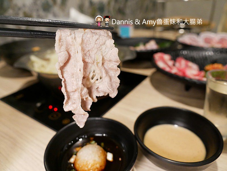 《新竹文青風火鍋》巨城附近湯作鍋物。自家熬煮湯頭,嚴選肉品,特色沾醬。食材用心用餐環境舒適︱三民路餐廳推薦（影片）