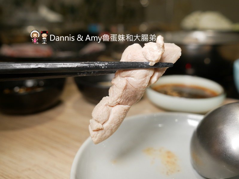 《新竹文青風火鍋》巨城附近湯作鍋物。自家熬煮湯頭,嚴選肉品,特色沾醬。食材用心用餐環境舒適︱三民路餐廳推薦（影片）