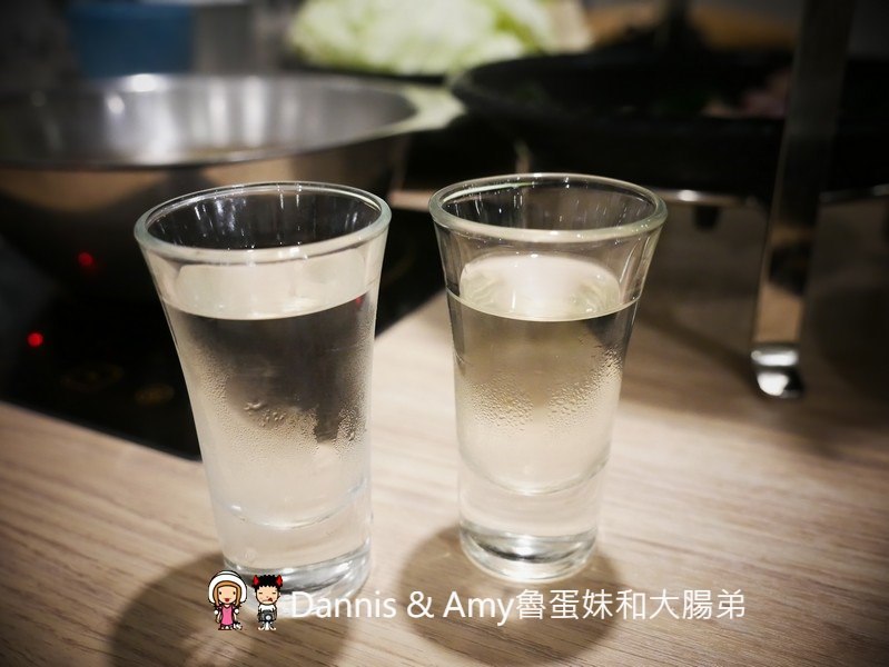 《新竹文青風火鍋》巨城附近湯作鍋物。自家熬煮湯頭,嚴選肉品,特色沾醬。食材用心用餐環境舒適︱三民路餐廳推薦（影片）