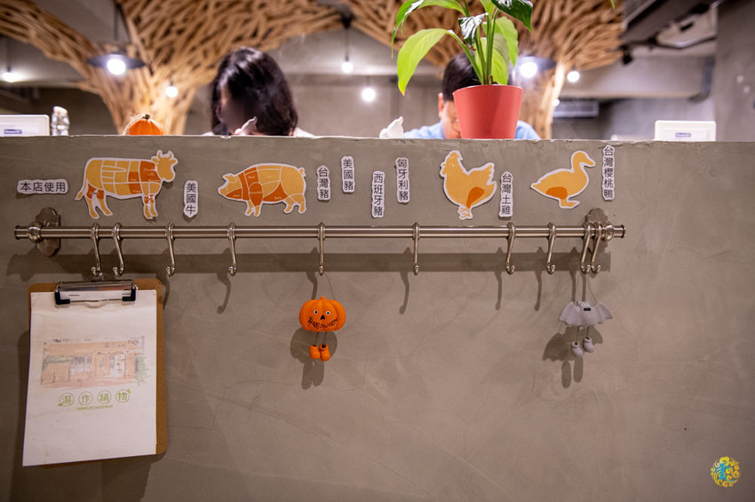 新竹巨城火鍋》湯作鍋物 - 天然無添加當天現熬湯底 不能錯過的嚴選肉品與特色沾醬 - 時空幻境 凌雲江海清