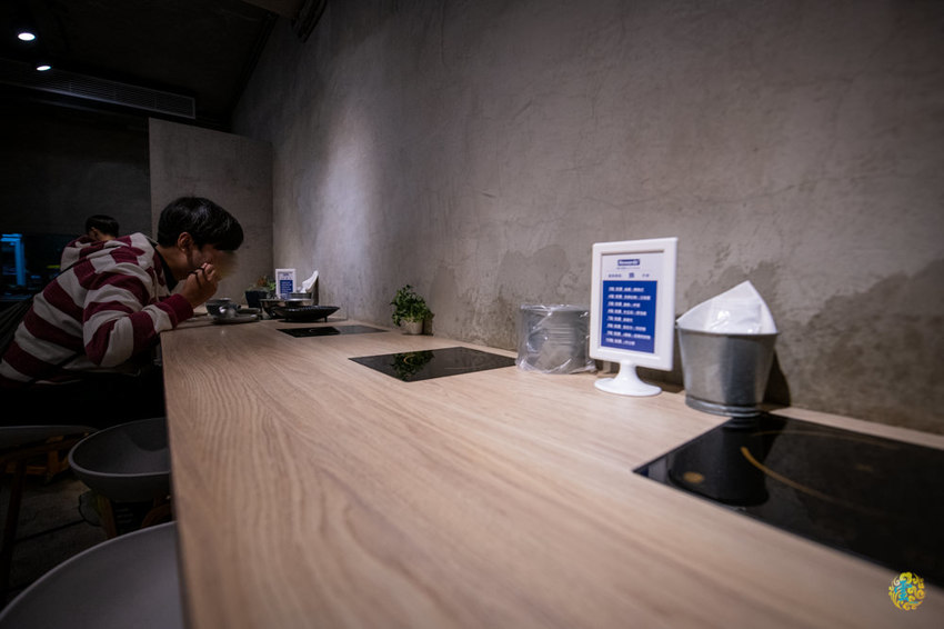 新竹巨城火鍋》湯作鍋物 - 天然無添加當天現熬湯底 不能錯過的嚴選肉品與特色沾醬 - 時空幻境 凌雲江海清