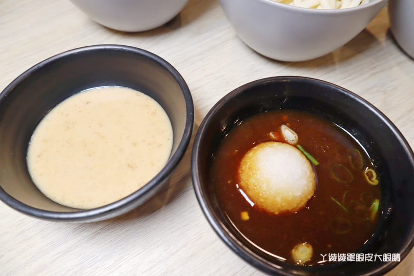 新竹火鍋推薦湯作鍋物!巨城附近火鍋,必吃招牌剝皮辣椒雞湯、高檔肉品及特色佐醬