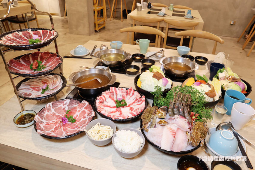 新竹火鍋推薦湯作鍋物!巨城附近火鍋,必吃招牌剝皮辣椒雞湯、高檔肉品及特色佐醬