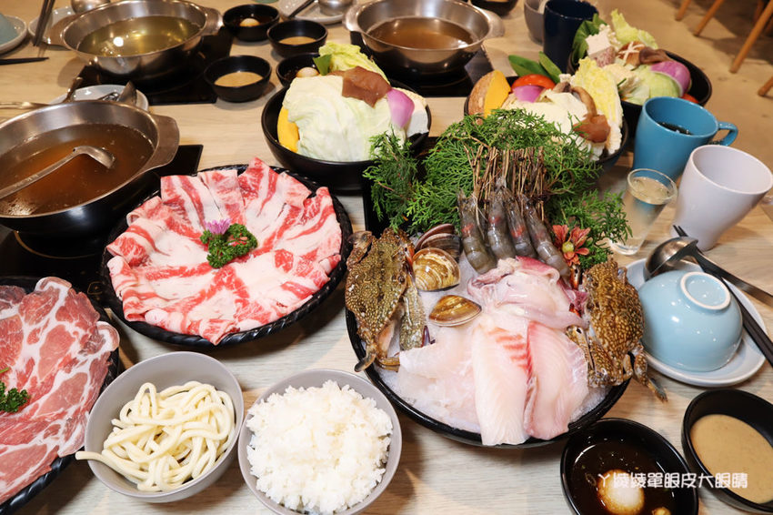 新竹火鍋推薦湯作鍋物！巨城附近火鍋，必吃招牌剝皮辣椒雞湯、高檔肉品及特色佐醬