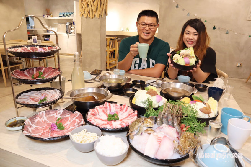 新竹火鍋推薦湯作鍋物!巨城附近火鍋,必吃招牌剝皮辣椒雞湯、高檔肉品及特色佐醬