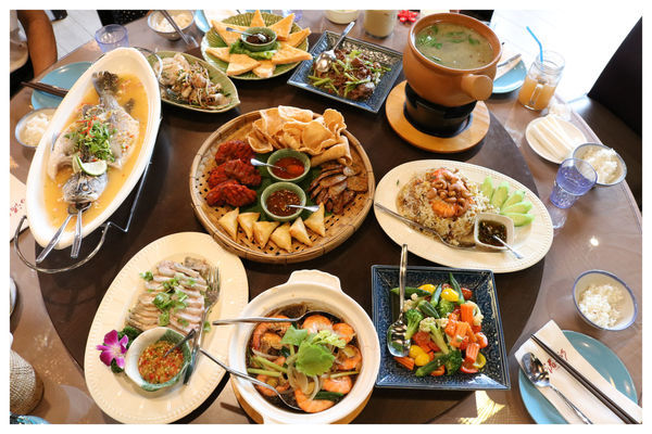 白天、晚上景色不一樣!美美噠～台中南屯/湄南河泰式庭園餐廳，好吃的泰式料理、泰國菜推薦!