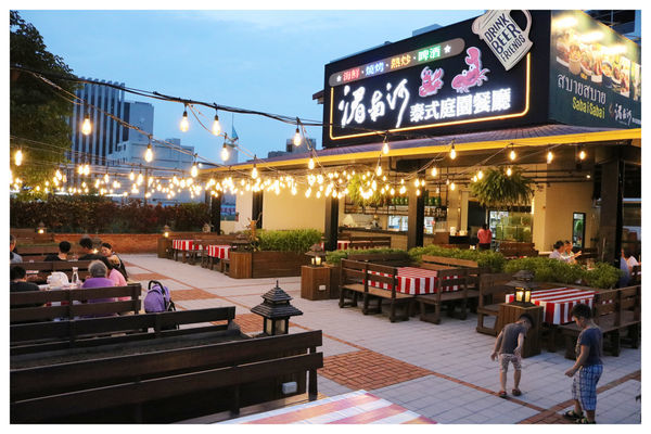 白天、晚上景色不一樣!美美噠～台中南屯/湄南河泰式庭園餐廳，好吃的泰式料理、泰國菜推薦!