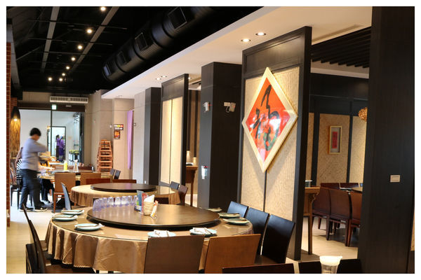 白天、晚上景色不一樣!美美噠～台中南屯/湄南河泰式庭園餐廳，好吃的泰式料理、泰國菜推薦!