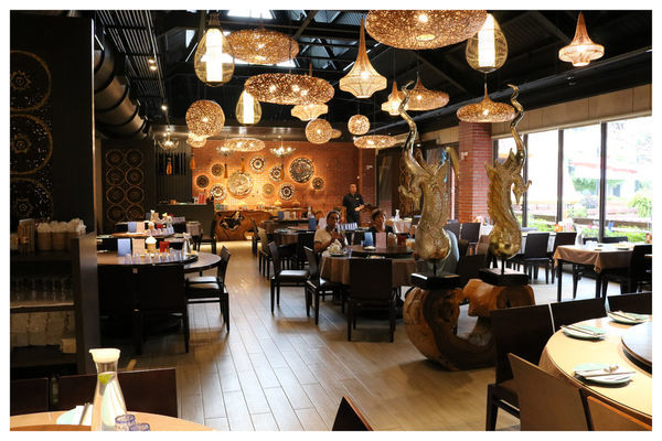 白天、晚上景色不一樣!美美噠～台中南屯/湄南河泰式庭園餐廳，好吃的泰式料理、泰國菜推薦!