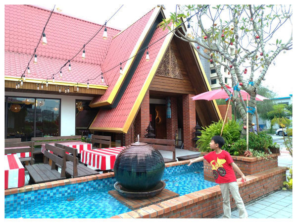 白天、晚上景色不一樣!美美噠～台中南屯/湄南河泰式庭園餐廳，好吃的泰式料理、泰國菜推薦!