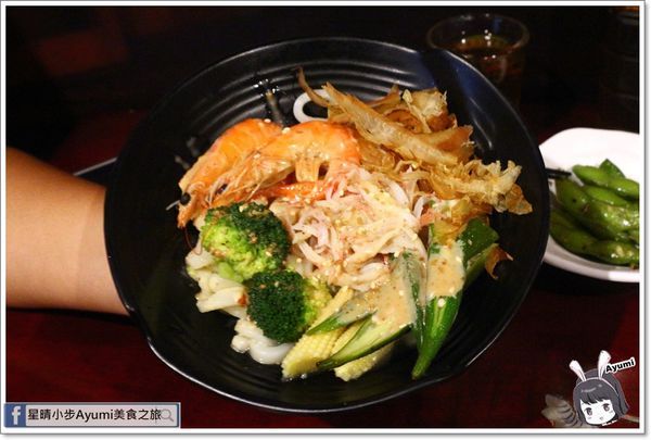 南丁目 いざかや串烤居酒屋：[食記]►屏東◄南丁目 いざかや串烤居酒屋／胡麻冷烏龍／明麻杏鮑菇／午魚一夜干／鹽烤松阪豬／北海道干貝／起司洋蔥串